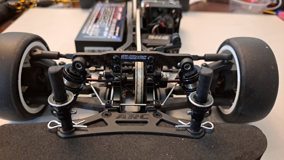 SIMSpec R12 Low COG Shock Tower Set